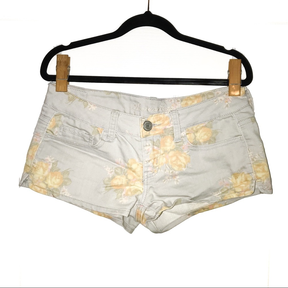 🌷2/$20 AE Floral Jean Shorts
